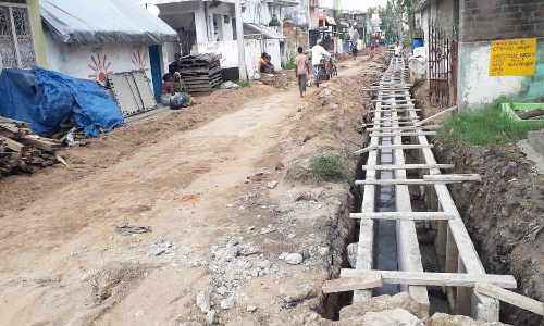 கால்வாய் அமைக்கும் பணியை நிறுத்த வேண்டும்