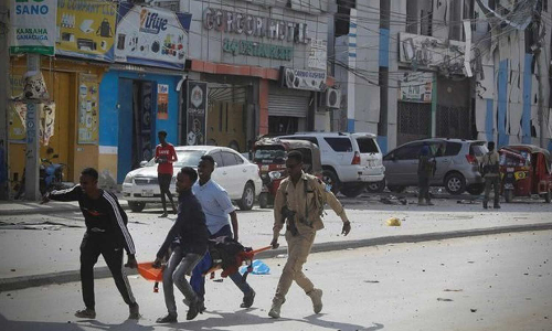 சோமாலியா இரட்டை கார் வெடிகுண்டு தாக்குதல் - பலி எண்ணிக்கை 120 ஆக அதிகரிப்பு