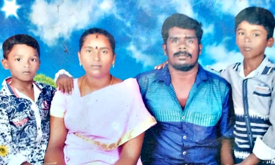 அலங்காநல்லூர் அருகே 2 மகன்களுடன் பெண் விஷம் குடித்து தற்கொலை அலங்காநல்லூர் அருகே 2 மகன்களுடன் பெண் விஷம் குடித்து தற்கொலை