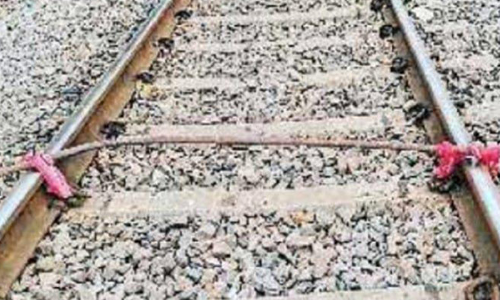 குண்டூர் அருகே தண்டவாளத்தில் இரும்பு ராடு கட்டி சபரி எக்ஸ்பிரசை கவிழ்க்க முயற்சி