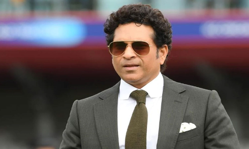 சாலையோர கடையில் நின்று டீ குடித்த கிரிக்கெட் ஜாம்பவான்- வைரலாகும் புகைப்படங்கள்