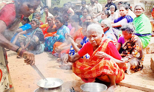 சின்னமனூரில் கோவிலை இடிக்க எதிர்ப்பு தெரிவித்து பொங்கல் வைத்து போராட்டம்