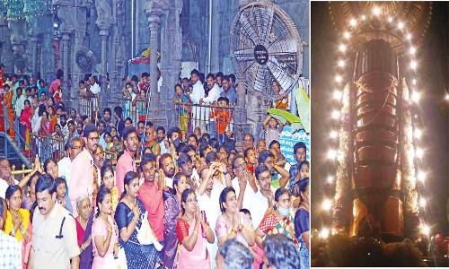 ஸ்ரீகாளஹஸ்தி சிவன் கோவிலில் பக்தர்கள் தீபம் ஏற்றி வழிபாடு
