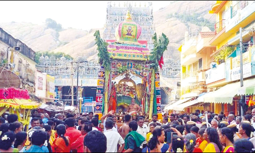 திருப்பரங்குன்றம் முருகன் கோவிலில் சட்டத்தேரோட்டம்