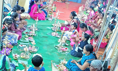 உடன்குடி பெருமாள்புரம்  முத்தாரம்மன் கோவிலில் திருவிளக்கு பூஜை