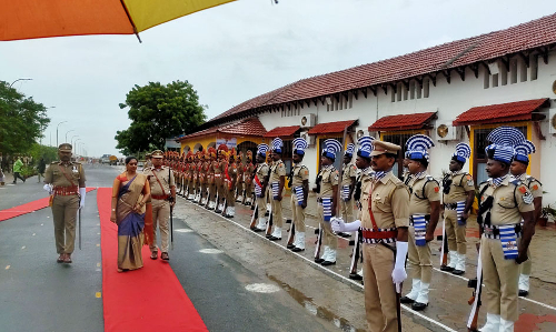 காரைக்காலில் தேசிய கொடி ஏற்றிய அமைச்சர்