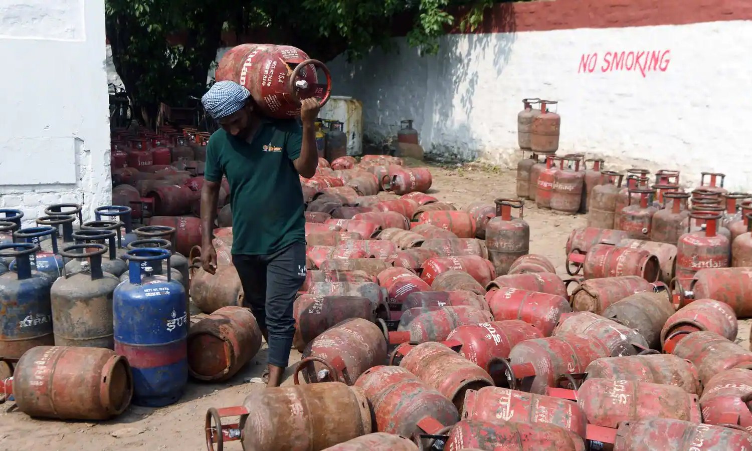 வணிக கியாஸ் சிலிண்டர் விலை ரூ.116.50 குறைப்பு