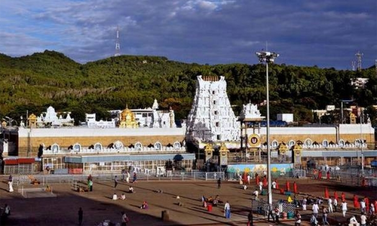 திருப்பதி கோவிலில் அக்டோபர் மாத உண்டியல் வருமானம் ரூ.122 கோடியை தாண்டியது திருப்பதி கோவிலில் அக்டோபர் மாத உண்டியல் வருமானம் ரூ.122 கோடியை தாண்டியது