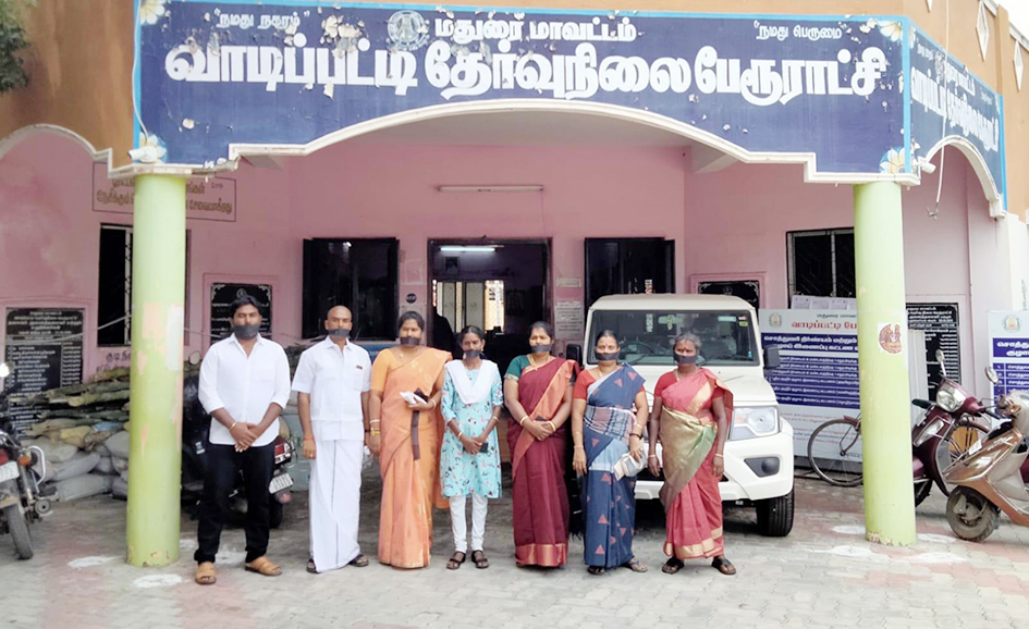 சபை உறுப்பினர்களாக தி.மு.க.வினரை நியமித்ததால் அ.தி.மு.க. கவுன்சிலர்கள் போராட்டம் சபை உறுப்பினர்களாக தி.மு.க.வினரை நியமித்ததால் அ.தி.மு.க. கவுன்சிலர்கள் போராட்டம்