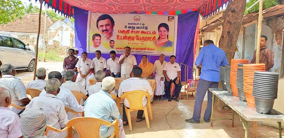 உடன்குடி 3-வது வார்டில் தொல்லை செய்யும் குரங்குகளை பிடிக்க வேண்டும் - பகுதி சபா கூட்டத்தில் பெண் வேண்டுகோள் உடன்குடி 3-வது வார்டில் தொல்லை செய்யும் குரங்குகளை பிடிக்க வேண்டும் - பகுதி சபா கூட்டத்தில் பெண் வேண்டுகோள்