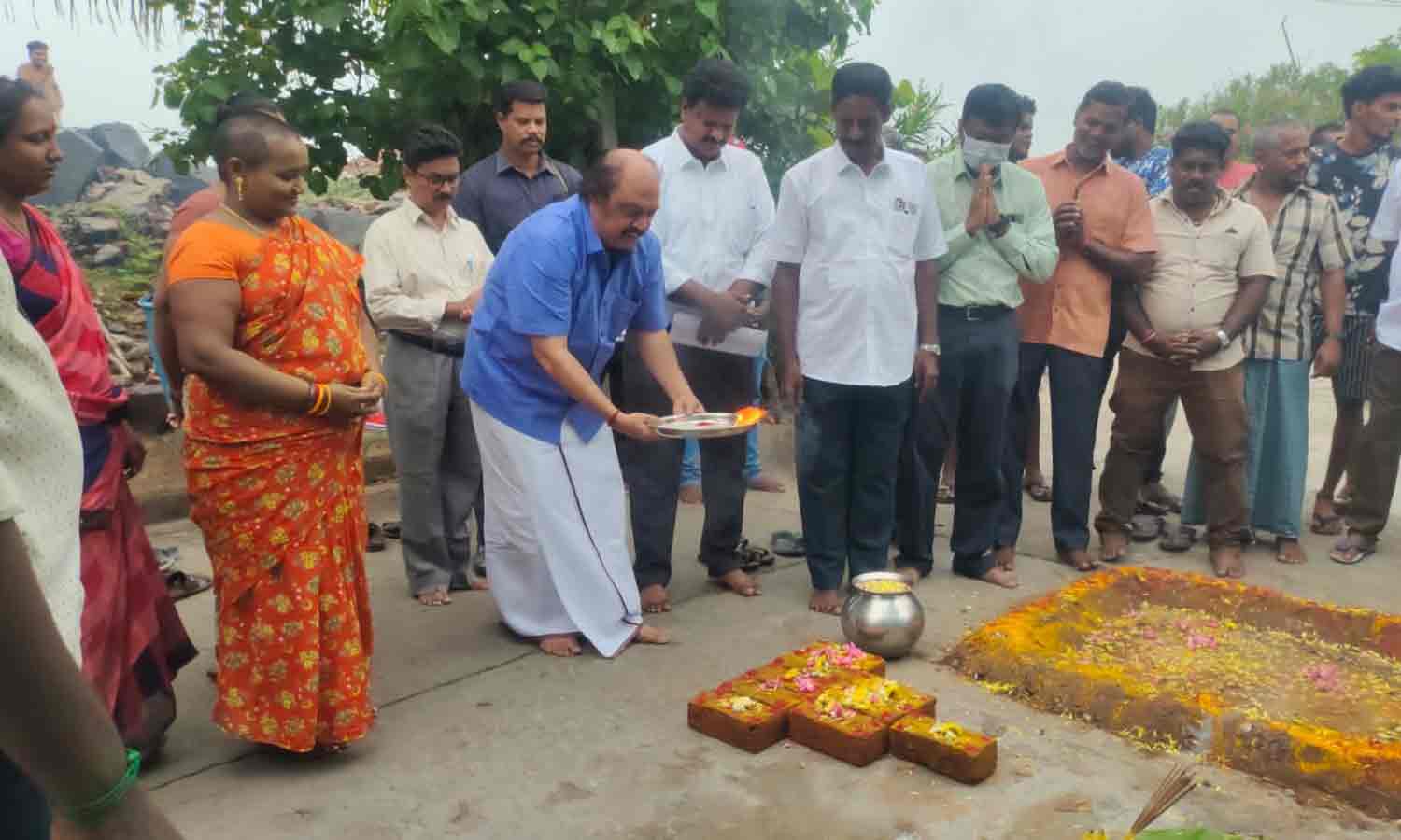 வடிகால் அமைக்கும் பணி-கென்னடி எம்.எல்.ஏ. தொடங்கி வைத்தார் வடிகால் அமைக்கும் பணி-கென்னடி எம்.எல்.ஏ. தொடங்கி வைத்தார்
