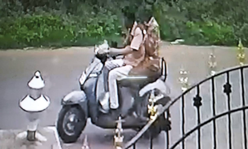 வேன் டிரைவர் வீட்டில் நகை, ரூ.1.50 லட்சம் கொள்ளை