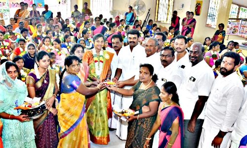 கல்லறை திருநாளில் கிறிஸ்தவர்கள் மனமுருகி பிரார்த்தனை