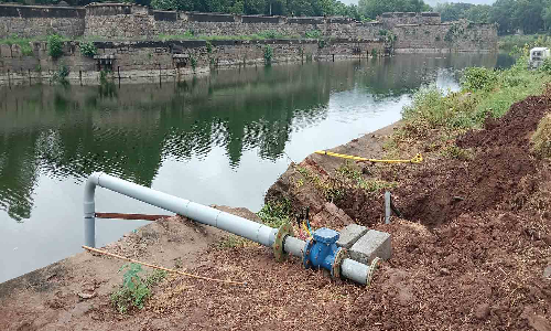 10 ராட்சத மோட்டார் மூலம் கோட்டை அகழி தண்ணீர் வெளியேற்றம்