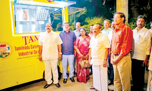 பரங்கி மலையில் நடமாடும் நியாய விலை உணவகம்- அமைச்சர் தா.மோ.அன்பரசன் தொடங்கி வைத்தார்