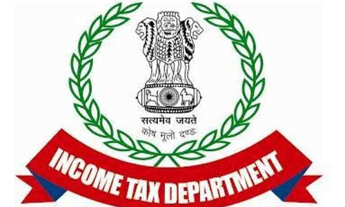 சேலம் டி.வி.எஸ். பஸ் நிறுத்தத்தில் உள்ள பிரபல ஜவுளி கடையில் வருமான வரித்துறை சோதனை