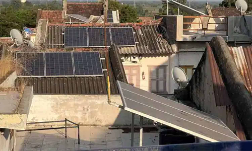 இந்தியாவின் முதல் சோலார் கிராமம்... ஏழை மக்களின் வாழ்வில் ஒளியேற்றும் சூரிய சக்தி