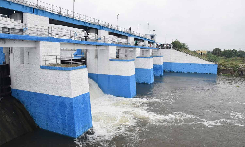 புழல், செம்பரம்பாக்கம் ஏரிகளில் இருந்து தண்ணீர் திறப்பு- வெள்ள அபாய எச்சரிக்கை