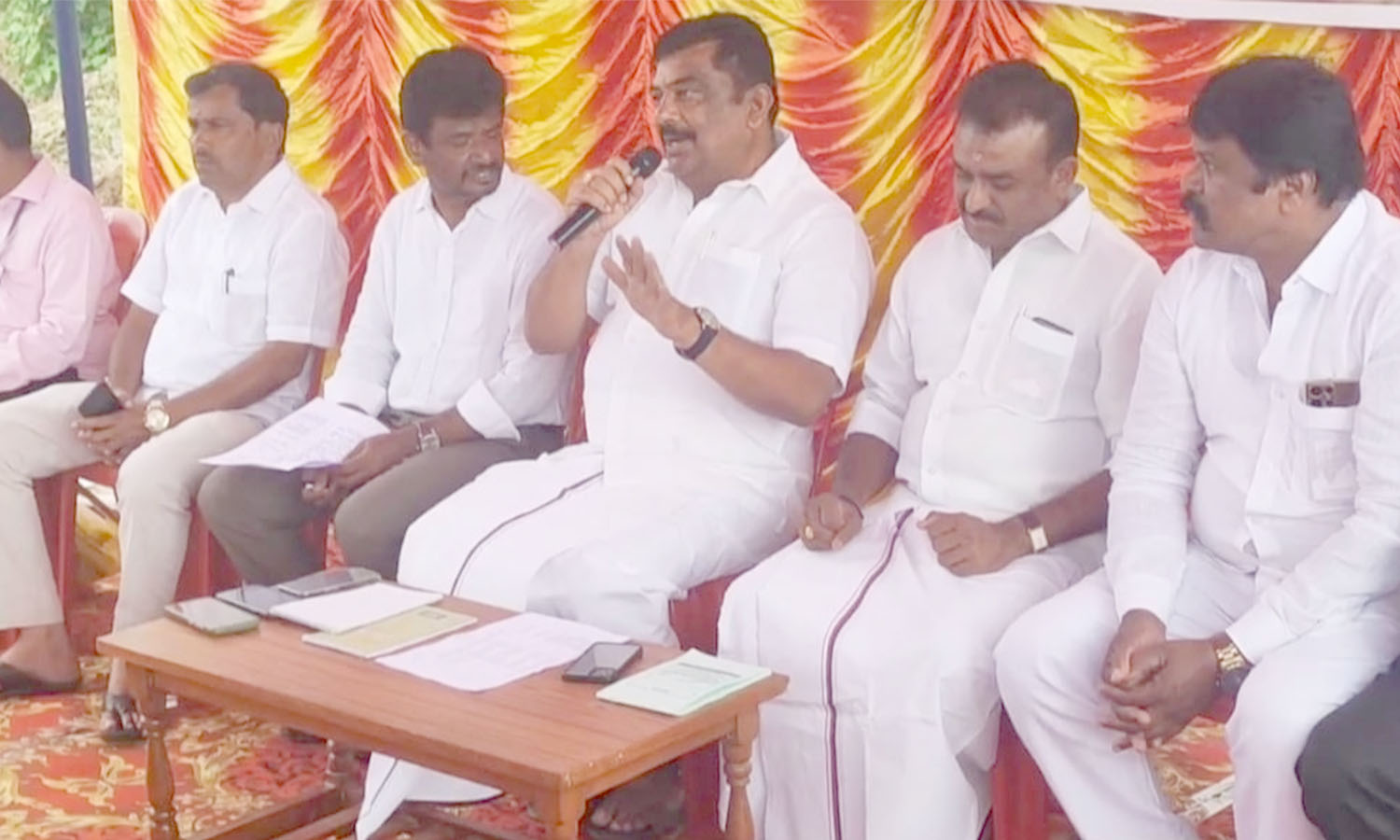 ஓசூர் மாநகருக்கு வருங்காலத்தில், ஒகேனக்கல் கூட்டுக்குடிநீர் திட்டம் முழுமையாக கிடைக்கும்- மேயர் சத்யா உறுதி ஓசூர் மாநகருக்கு வருங்காலத்தில், ஒகேனக்கல் கூட்டுக்குடிநீர் திட்டம் முழுமையாக கிடைக்கும்- மேயர் சத்யா உறுதி