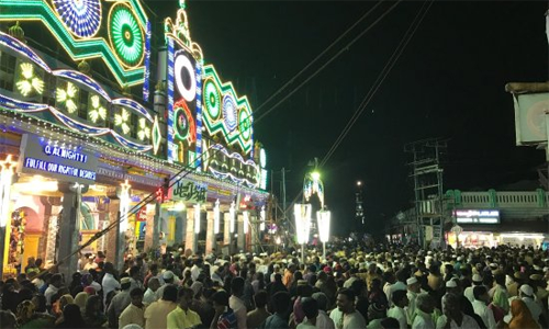 நாகூர் தர்காவில் சந்தனம் பூசும் நிகழ்ச்சி