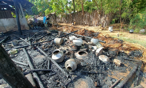 இரு வீடுகளில் தீ விபத்து