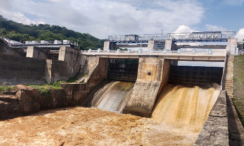 வடகிழக்கு பருவமழை எதிரொலி: கோமுகி அணையிலிருந்து 220 கன அடி உபரி நீர் வெளியேற்றம்