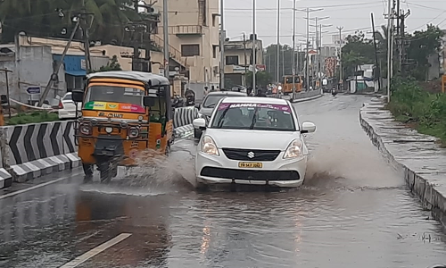 கரூர் நகரப் பகுதிகளில் 2 மணி நேரம் பலத்த மழை