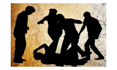 கிருஷ்ணகிரியில்  மளிகை கடைக்காரர் உள்பட   2 பேரை தாக்கிய மர்ம நபர்கள்