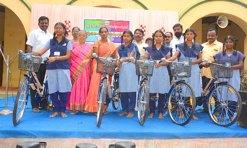 நாசரேத் பெண்கள் பள்ளியில் இலவச சைக்கிள் வழங்கும் விழா