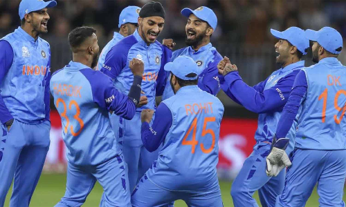 டி20 உலகக் கோப்பை அரையிறுதிக்கு முன்னேறுவது யார்? கடைசி லீக் ஆட்டங்களில் மல்லுக்கட்டும் அணிகள்