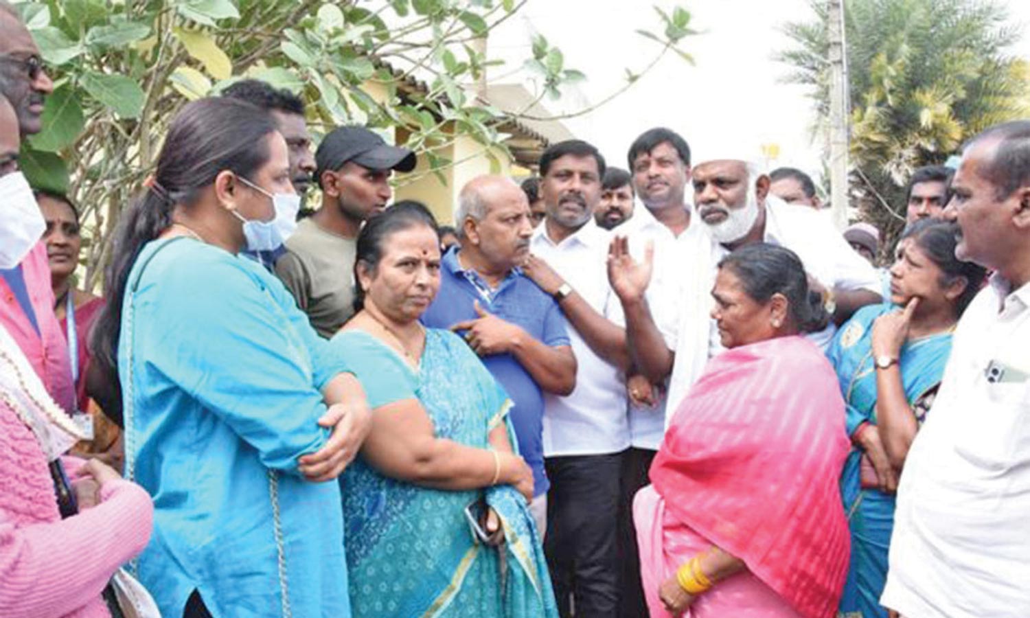 ஆதார் இல்லாததால் ஆஸ்பத்திரியில் சேர்க்க மறுப்பு- கர்நாடகாவில் தமிழக கர்ப்பிணி பெண், இரட்டை சிசுக்கள் உயிரிழப்பு