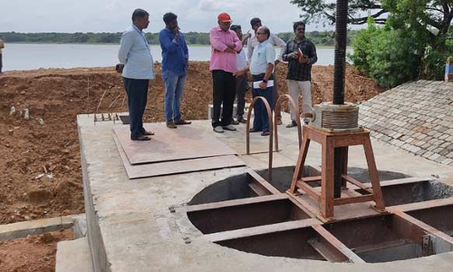 கண்டலேறு அணையில் இருந்து தண்ணீர் திறக்க முடிவு- பூண்டி ஏரியில் ஆந்திர அதிகாரிகள் ஆய்வு