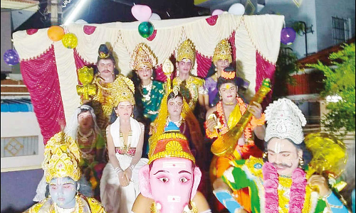 பரமத்தியில் சேத்துக்கால் மாரியம்மன் கோவிலில் திருவிழா