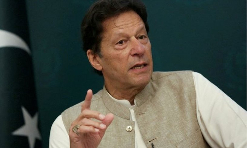 துப்பாக்கி சூட்டில் படுகாயம்: மீண்டும் வலிமையாக போராடுவேன்- இம்ரான் கான் ஆவேச பேட்டி