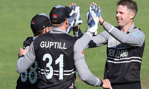 அயர்லாந்தை வீழ்த்தி கிட்டதட்ட அரையிறுதியை உறுதி செய்தது நியூசிலாந்து