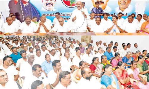 இளைஞர்களை பூத் கமிட்டியில் உறுப்பினர்களாக சேருங்கள் - பொள்ளாச்சி ஜெயராமன் எம்.எல்.ஏ. பேச்சு