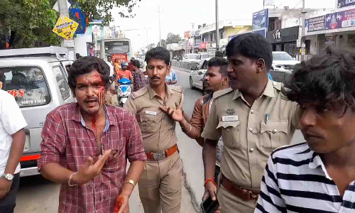 பல்லடத்தில் ஓடும் பஸ்சில் தகராறில் ஈடுபட்ட வாலிபர்கள் கைது