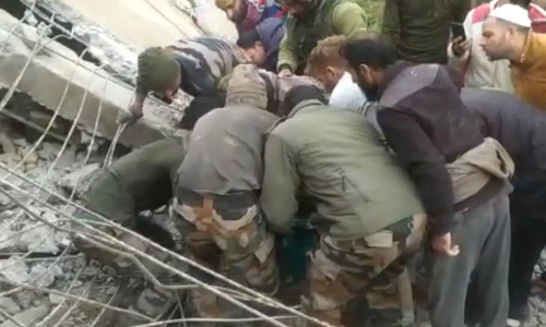 நிலச்சரிவில் வீட்டின் மீது பாறாங்கல் விழுந்து விபத்து- தாய், மகள் பலி