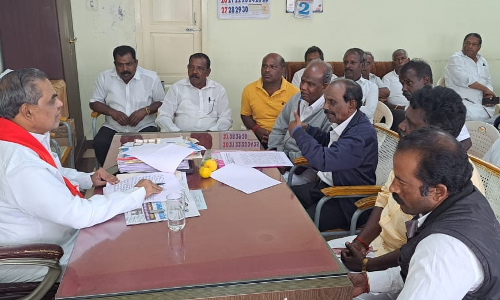 நீலகிரியில் தி.மு.க. செயலாளரை சந்தித்த டாண்டீ தொழிற்சங்க நிர்வாகிகள்