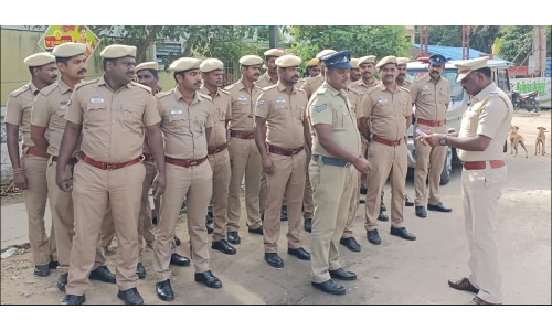 போச்சம்பள்ளி அருகே விபத்தில் மாணவன் பலி-தம்பதி படுகாயம்:   உறவினர்கள் போராட்டத்தால் தொடர்   விபத்தை ஏற்படுத்தியவர் கைது  -அரசு மருத்துவமனையில் போலீஸ் குவிப்பு