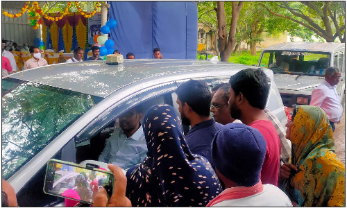 சூளகிரியில்  அரசு மருத்துவமனை கட்ட இடம் கொடுத்துவிட்டு  செல்வதற்கு பாதை இன்றி தவிக்கும் குடும்பத்தினர்