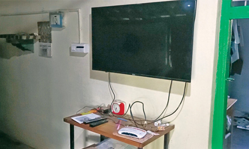 உயர் மின் அழுத்த கம்பி அறுந்து விழுந்ததில் வீடுகளில் பிரிட்ஜ், வாஷிங்மெஷின், டி.வி. வெடித்து சிதறியது