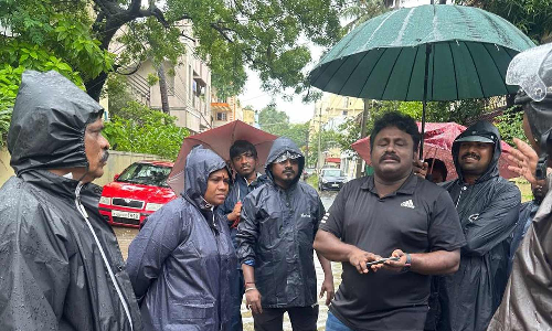 விருகம்பாக்கம் 128-வது வார்டு கவுன்சிலர் ரத்னா லோகேஸ்வரனுக்கு கனிமொழி எம்.பி. பாராட்டு