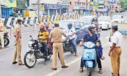 உடையார்பாளையத்தில் போலீசார் வாகன சோதனை