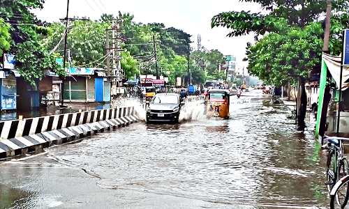 கால்வாய் ஆக்கிரமிப்பால் வீடுகளை சூழ்ந்த வெள்ளம்