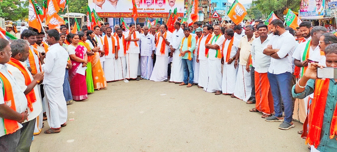 சாலையை சீரமைக்ககோரி உப்பிலியபுரத்தில் மறியல் - பா.ஜ.க.வினர் 70 பேர் கைது