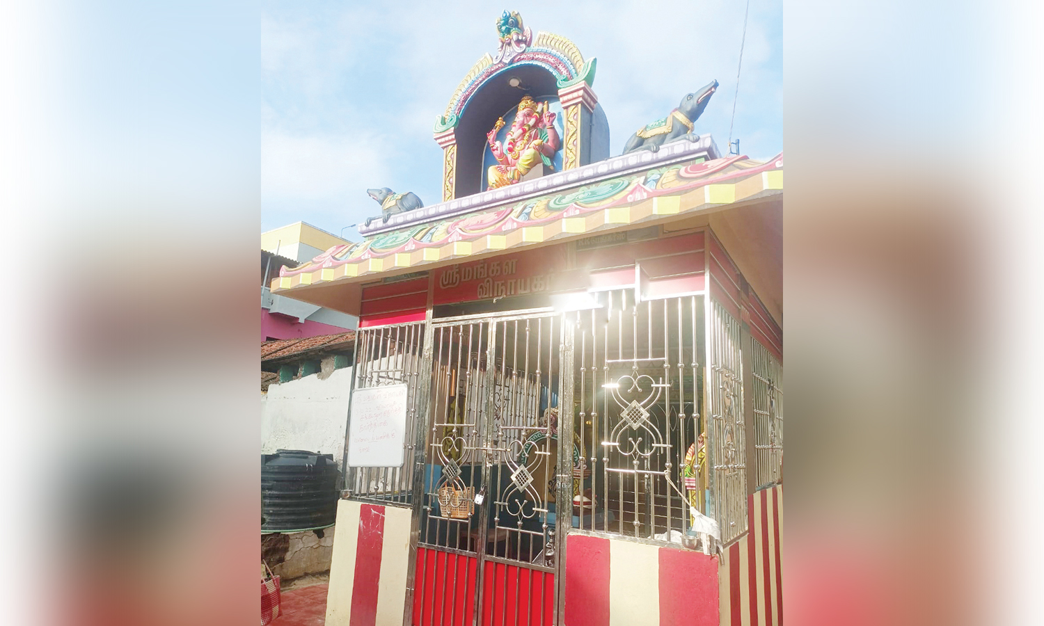 கோவில் பூட்டு உடைத்து உண்டியல் திருட்டு கோவில் பூட்டு உடைத்து உண்டியல் திருட்டு