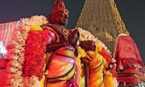 சதய விழாவையொட்டி குந்தவை நாச்சியார் சிலைக்கு சிறப்பு அபிஷேகம்