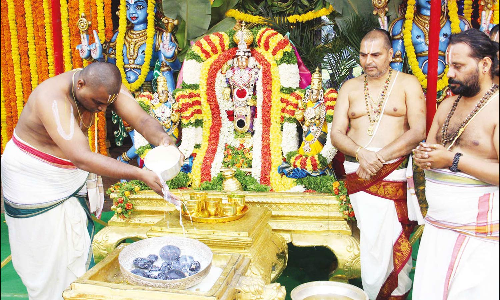 திருமலை வசந்த மண்டபத்தில் விஷ்ணு சாளக்கிராம பூஜை