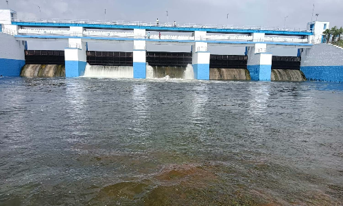 செம்பரம்பாக்கம் ஏரியில் 500 கனஅடி தண்ணீர் திறப்பு- கரையோர மக்களுக்கு வெள்ள எச்சரிக்கை